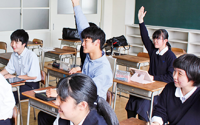 毎日登校しながら心身のバランスを整え、学校生活を継続していきます。